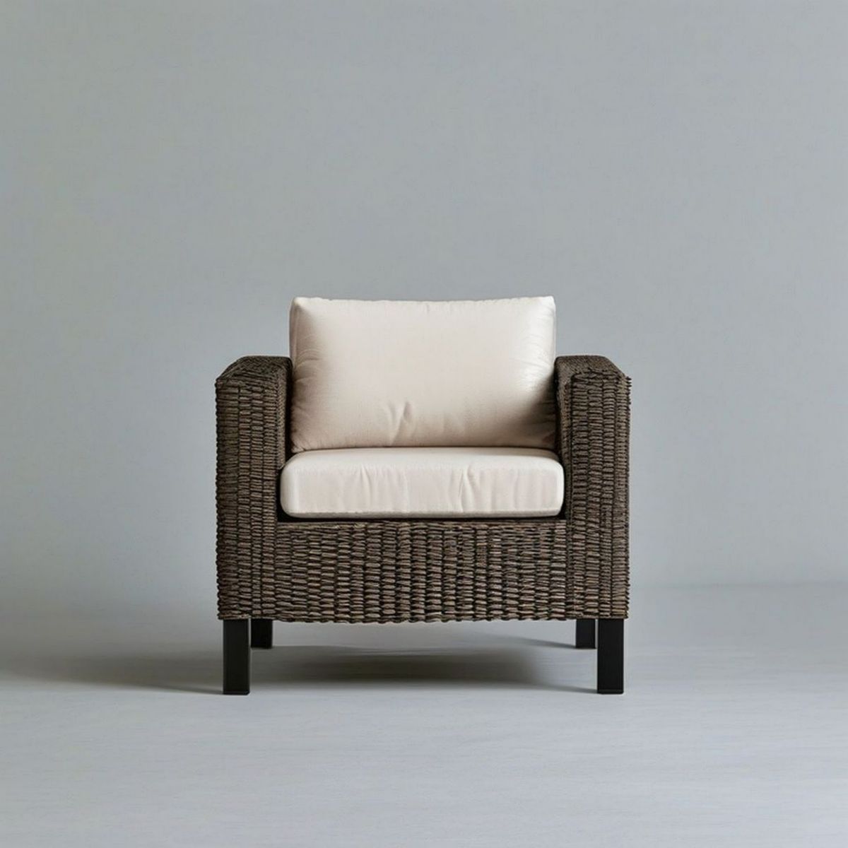 Loungesessel mit Armlehnen, Polyrattan und Stahl, 78 x 82 x 86 cm, Braun/Beige/Schwarz
