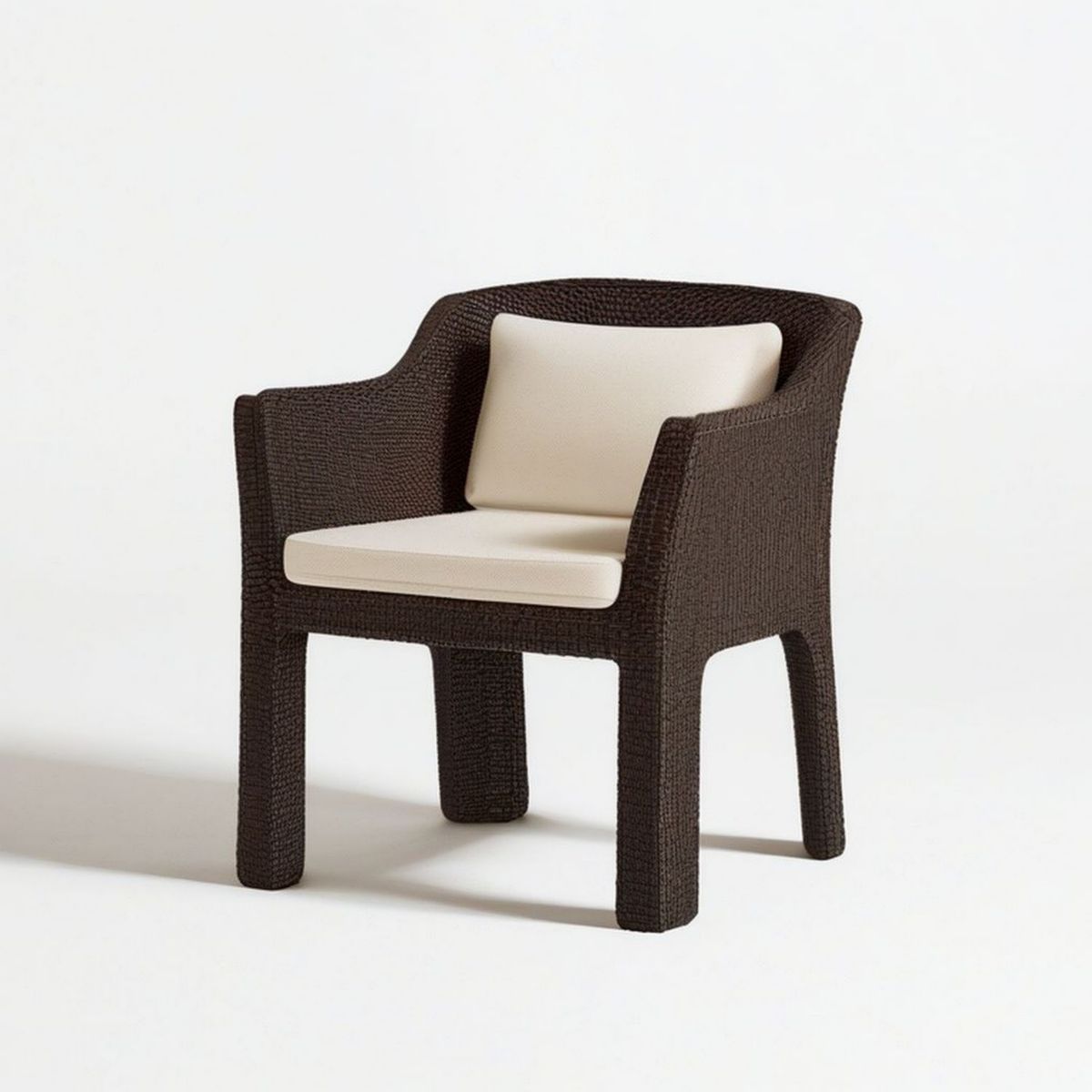 Sessel mit Armlehnen aus PE-Polyrattan Dunkelbraun mit cremeweissen Polstern, 60 x 60 x 82 cm